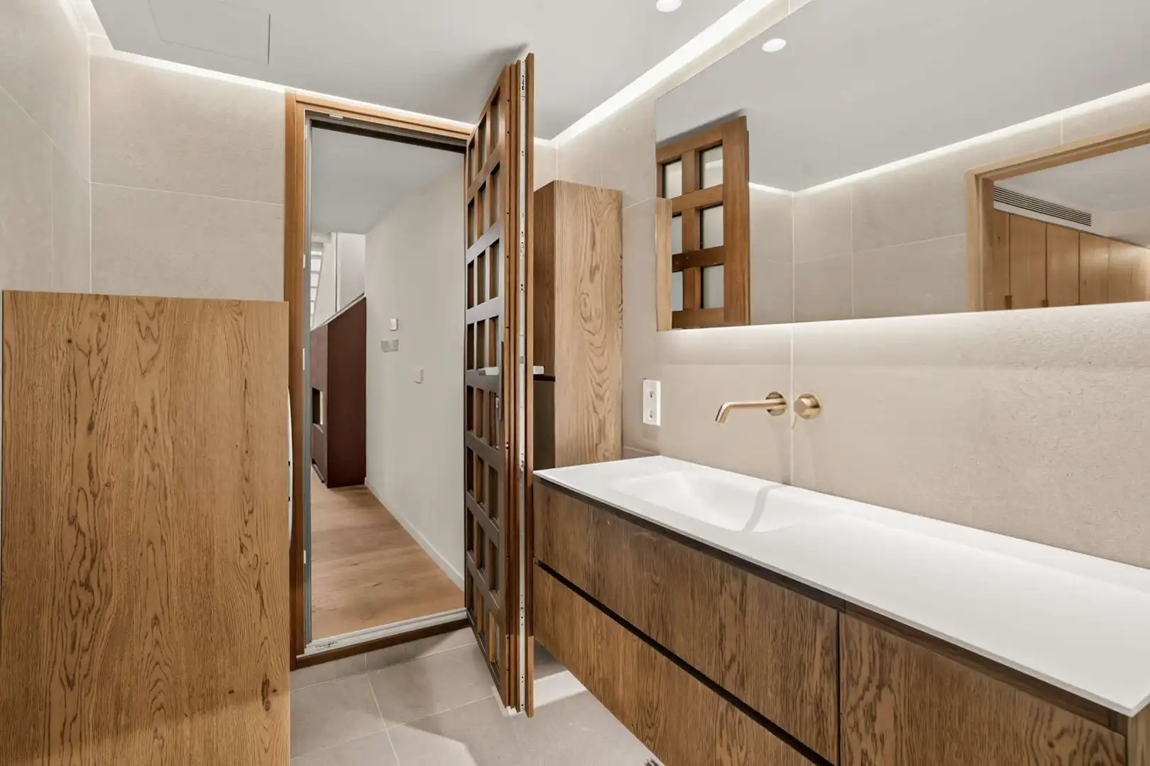 Badezimmer von Erdgeschoss zum Verkauf in  Palma de Mallorca mit Klimaanlage, Heizung und Parkett