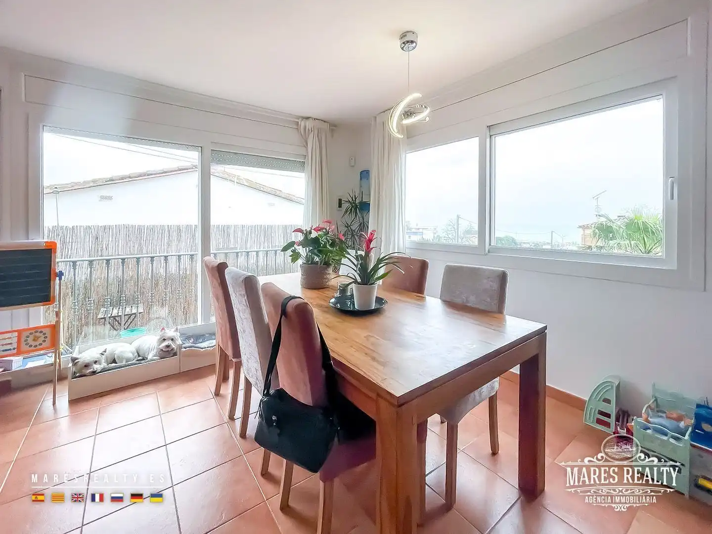 Comedor de Casa adosada en venta en Canet de Mar con Aire acondicionado, Calefacción y Jardín privado