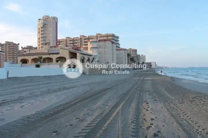 Vista exterior de Casa o xalet en venda en La Manga del Mar Menor amb Aire condicionat, Terrassa i Piscina