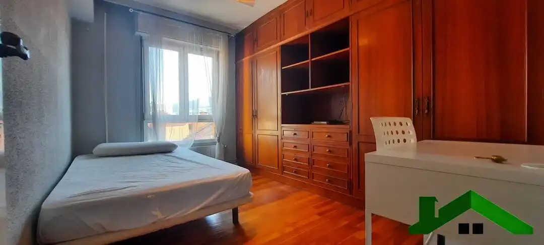 Bedroom of Flat for rent in Bilbao   with Heating and Balcony