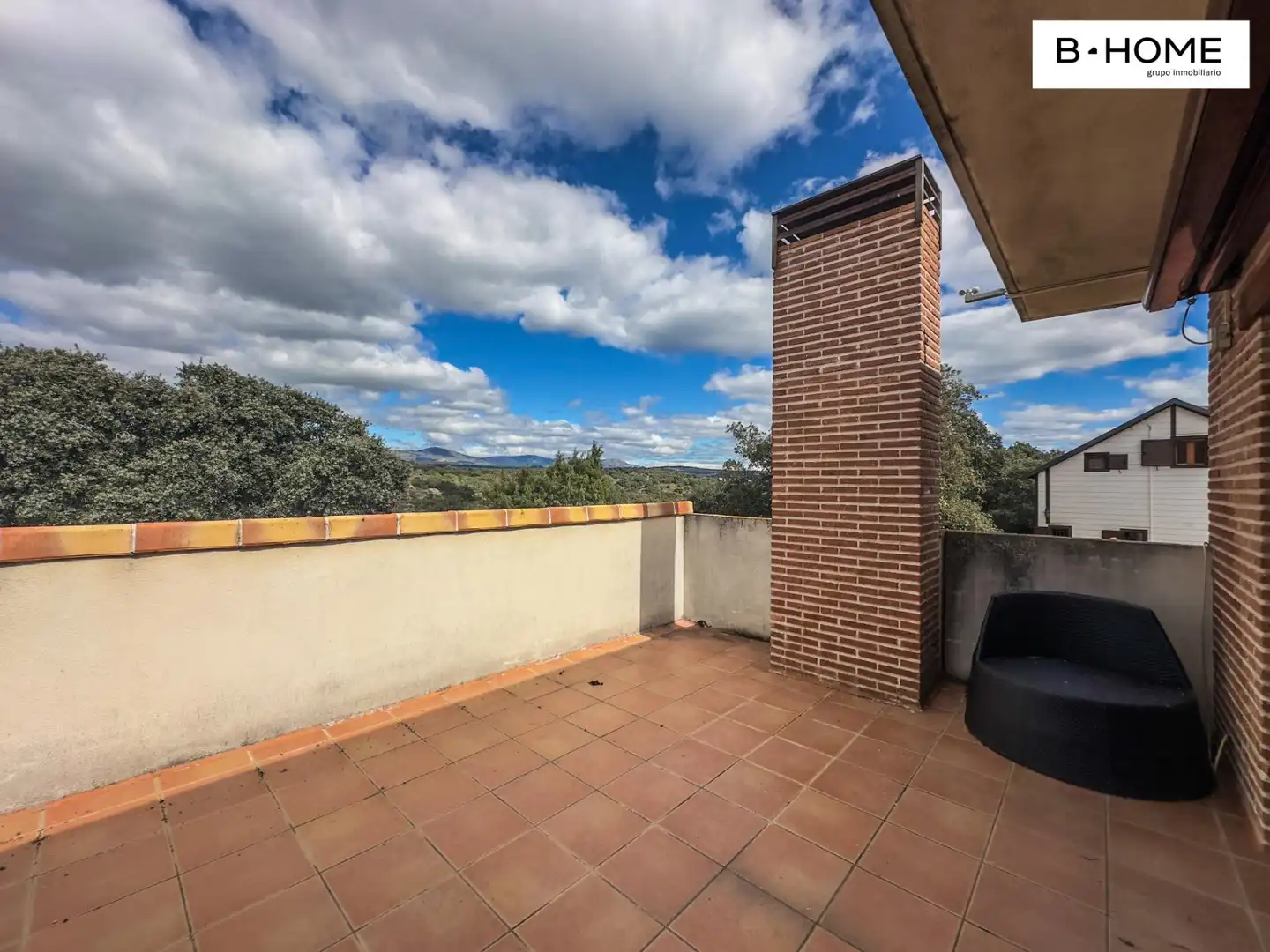 Terrassa de Casa o xalet en venda en Colmenar del Arroyo amb Piscina