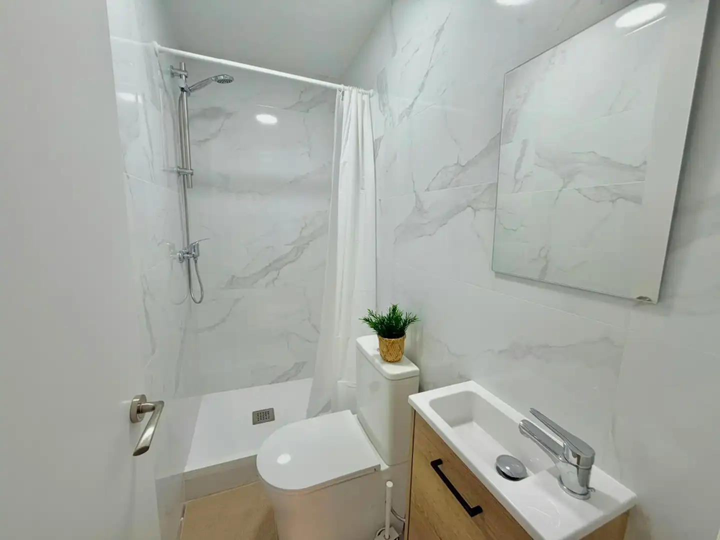 Badezimmer von Wohnung zur Miete in Madrid mit Heizung, Privatgarten und Möbliert