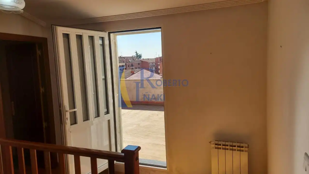Dúplex amb ascensor en venda a Valencia de Don Juan, imagen 5
