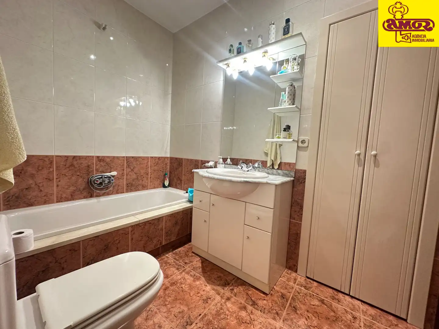 Bany de Casa o xalet en venda en Santiago de Compostela  amb Calefacció, Jardí privat i Terrassa