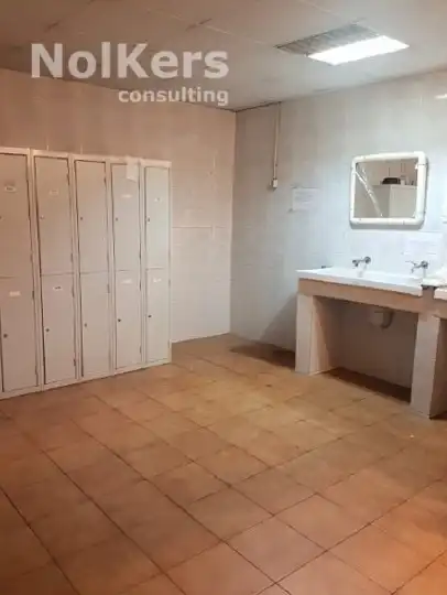 Badezimmer von Fabrikhallen zum Verkauf in La Serreta