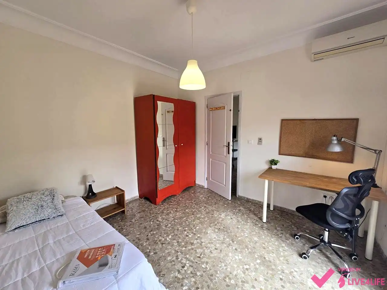 Bedroom of Flat for rent in Sevilla  with Air Conditioner, Terrace and Furnished