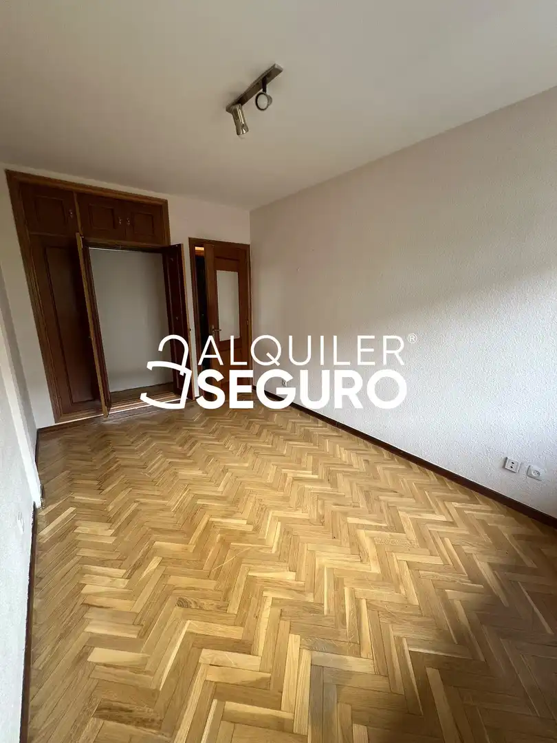 Bedroom of Flat for rent in Madrid  with Air Conditioner and Heating