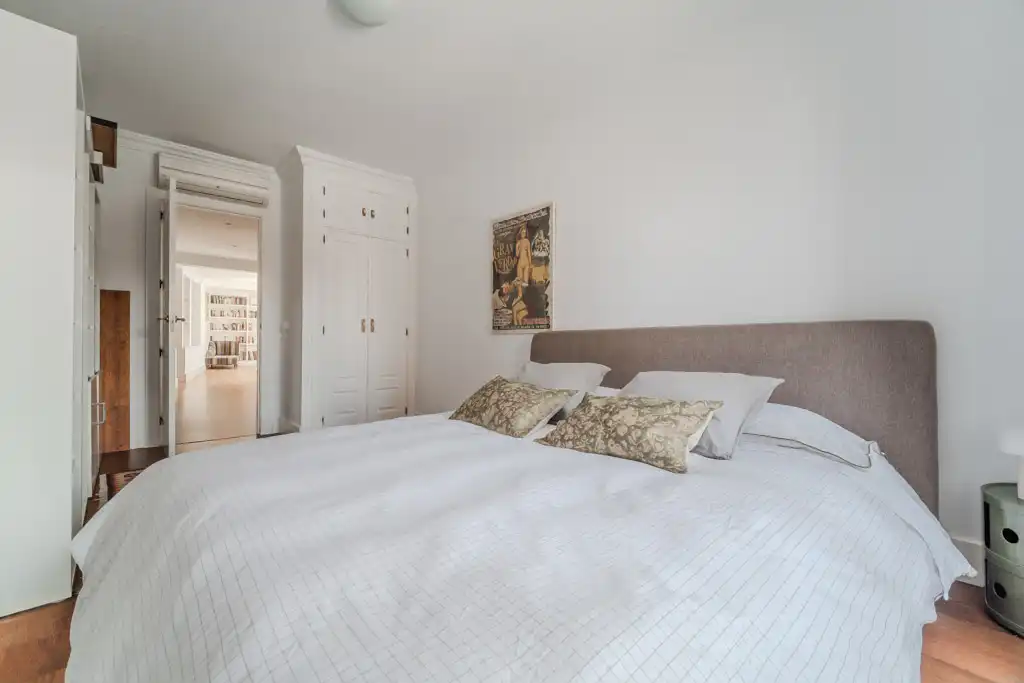 Bedroom of Flat for rent in Madrid  with Air Conditioner, Heating and Balcony
