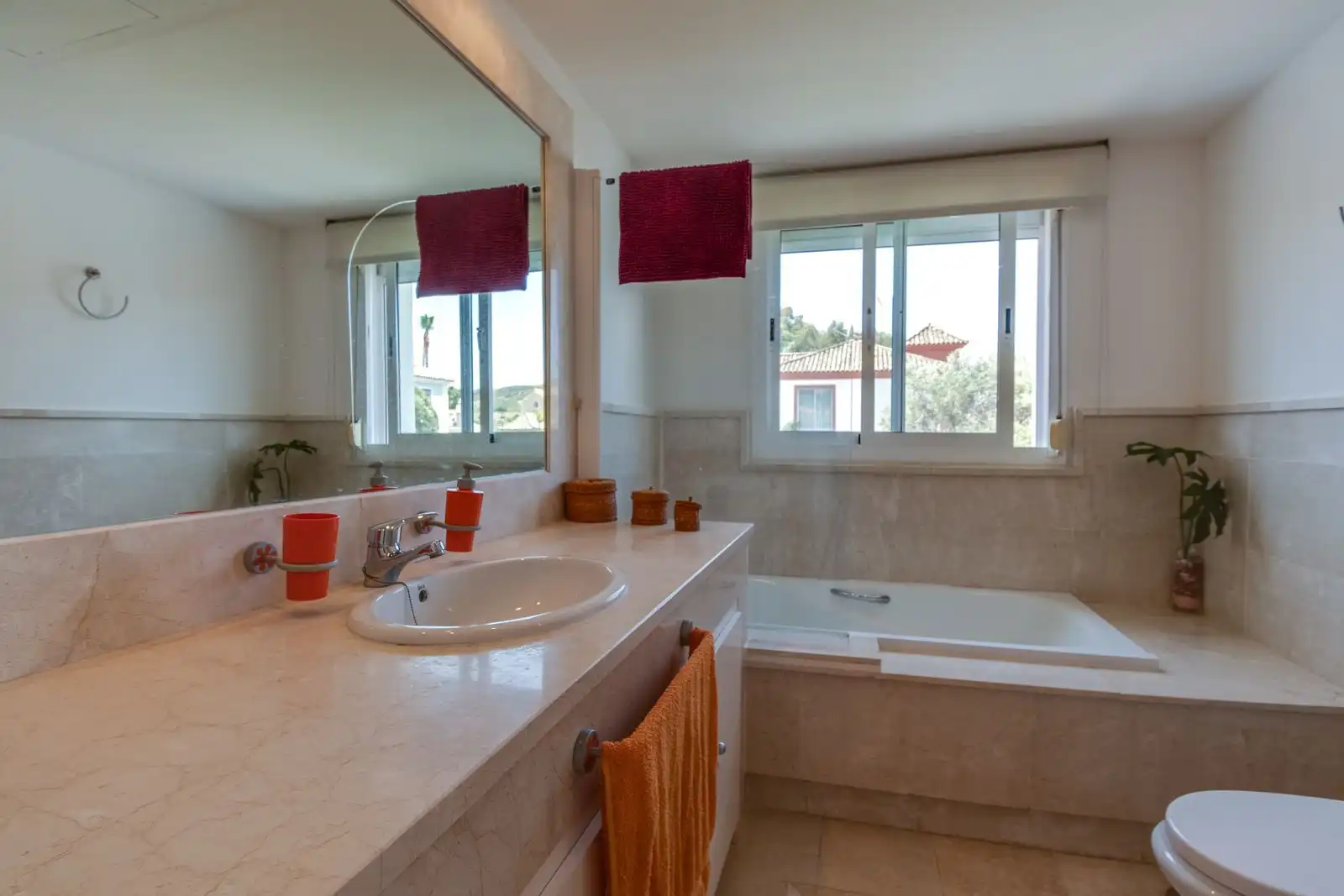 Bany de Casa o xalet en venda en Manilva amb Aire condicionat, Jardí privat i Piscina