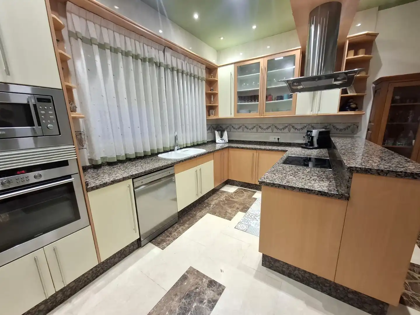 Kitchen of Houses for sale in Valencia  with Air Conditioner, Heating and Terrace