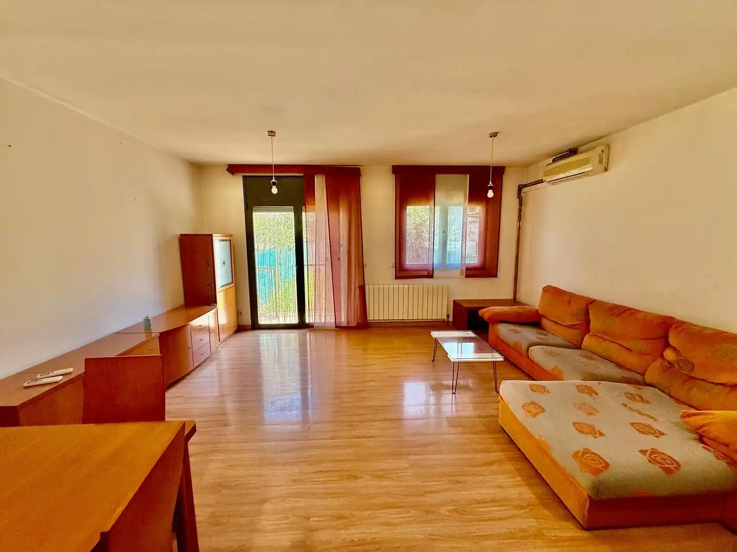 Sala d'estar de Casa adosada en venda en Sant Martí Sesgueioles amb Aire condicionat, Calefacció i Jardí privat