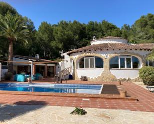 Jardí de Casa o xalet en venda en Calpe / Calp amb Aire condicionat, Traster i Piscina