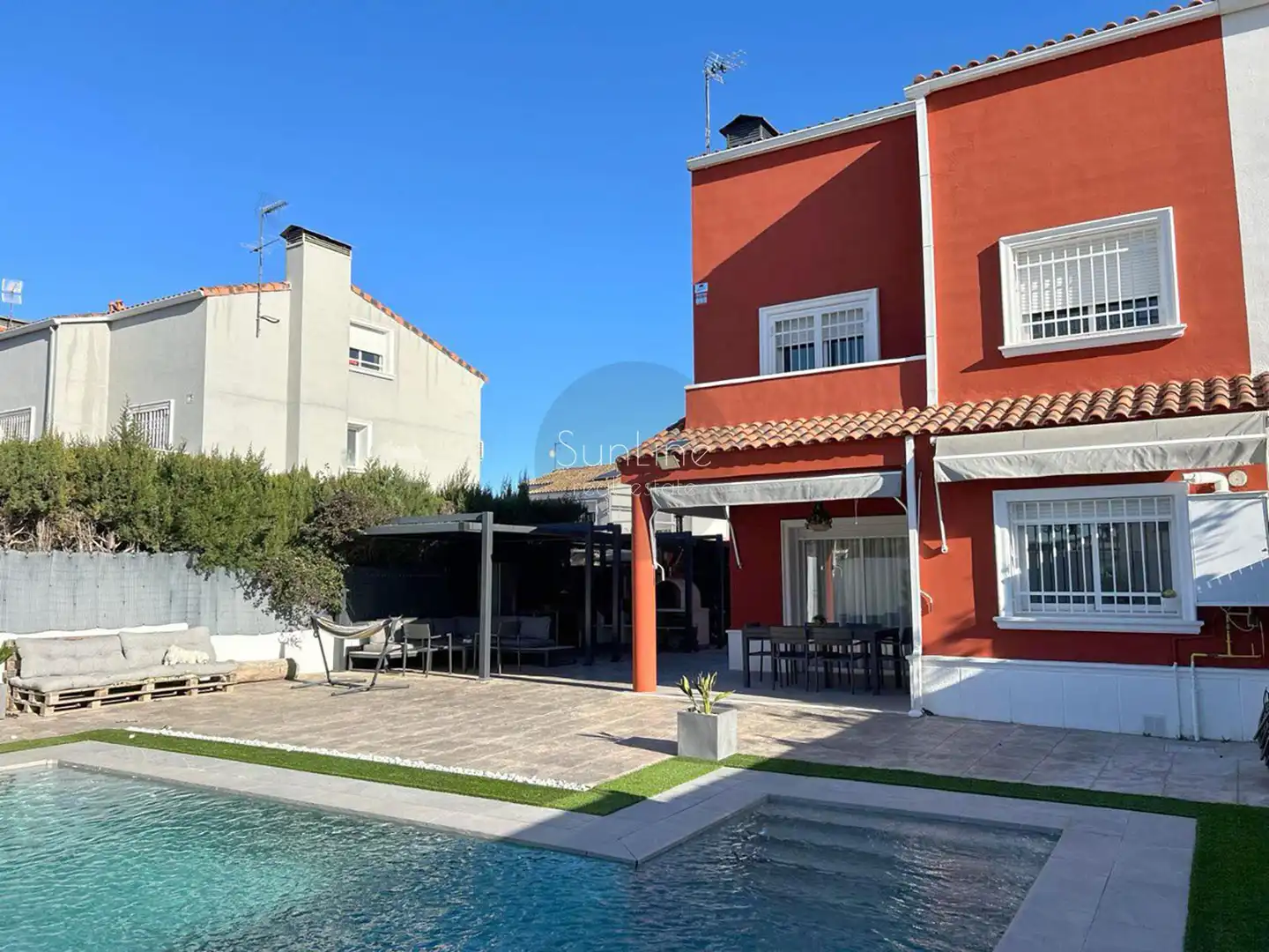 Exterior view of Houses for sale in La Pobla de Vallbona  with Air Conditioner, Private garden and Terrace