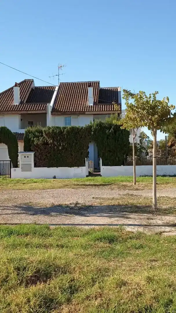 Casa adosada de lloguer en Corinto - Almarda