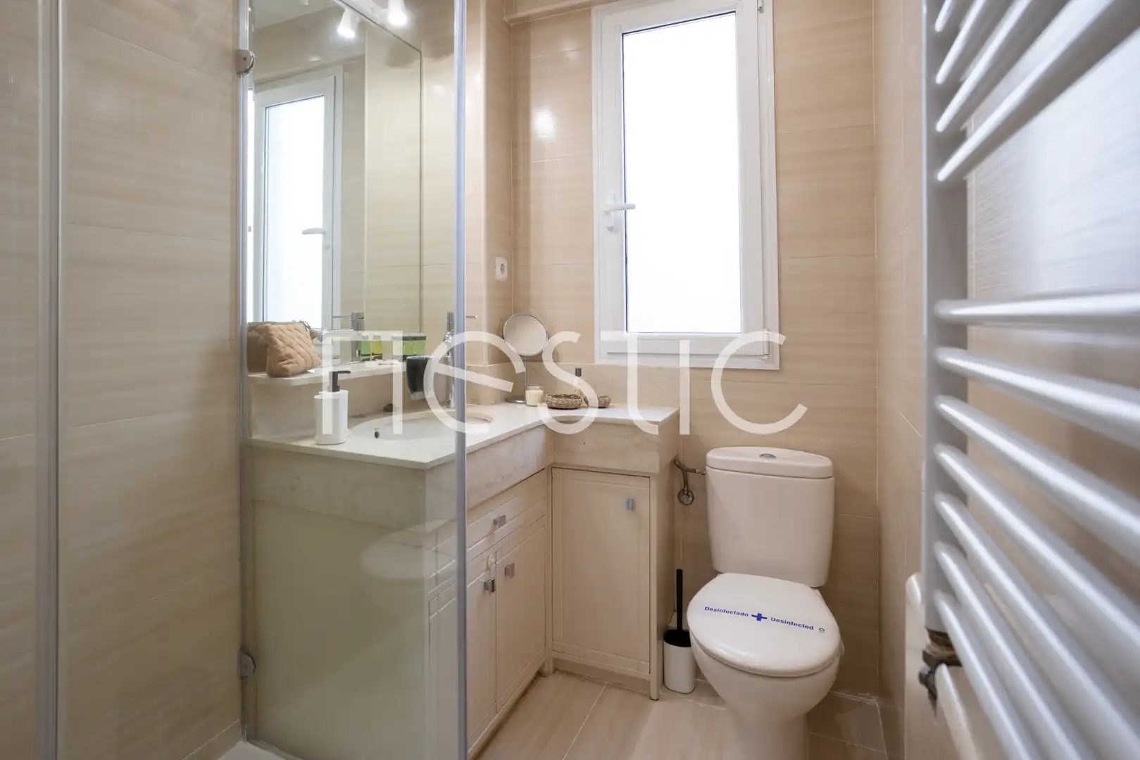 Badezimmer von Wohnungen zur Miete in Madrid mit Klimaanlage, Heizung und Möbliert