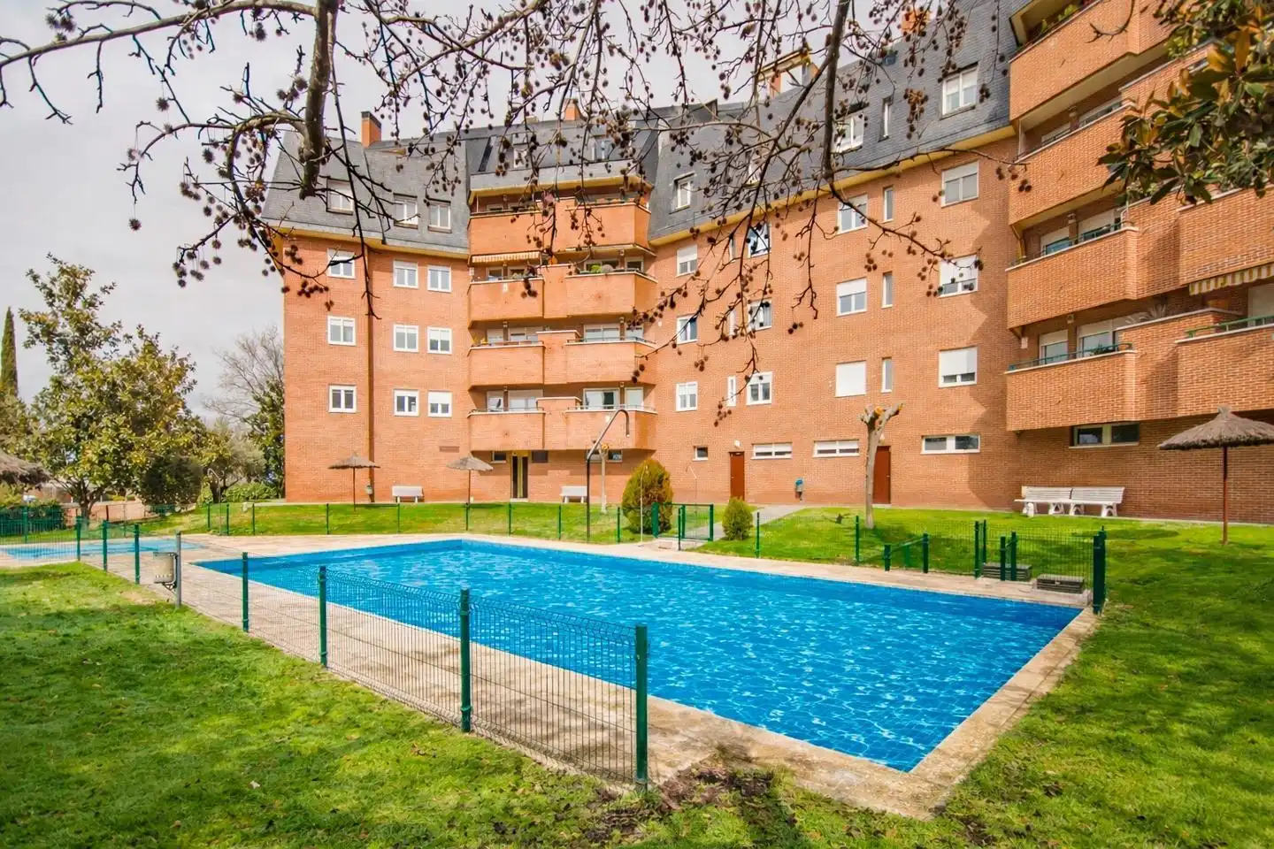 Piscina de Dúplex en venda en Majadahonda amb Aire condicionat, Calefacció i Terrassa