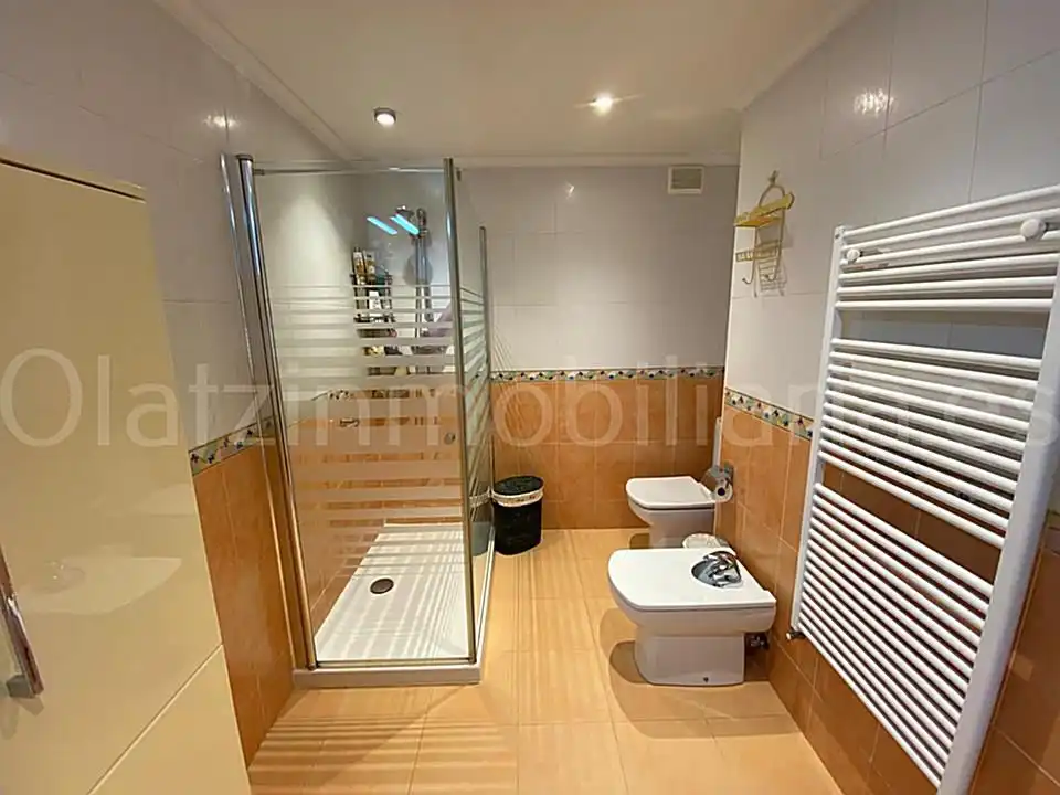 Bathroom of Flat for sale in Balmaseda  with Heating and Storage room