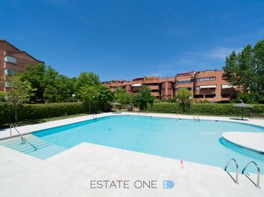 Flat with pool for sale in Avenida Europa
