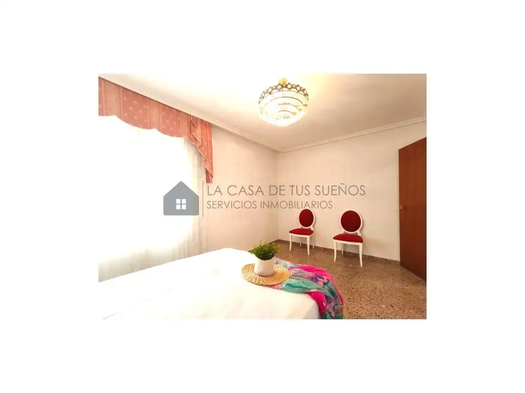 Bedroom of Flat for sale in Sax