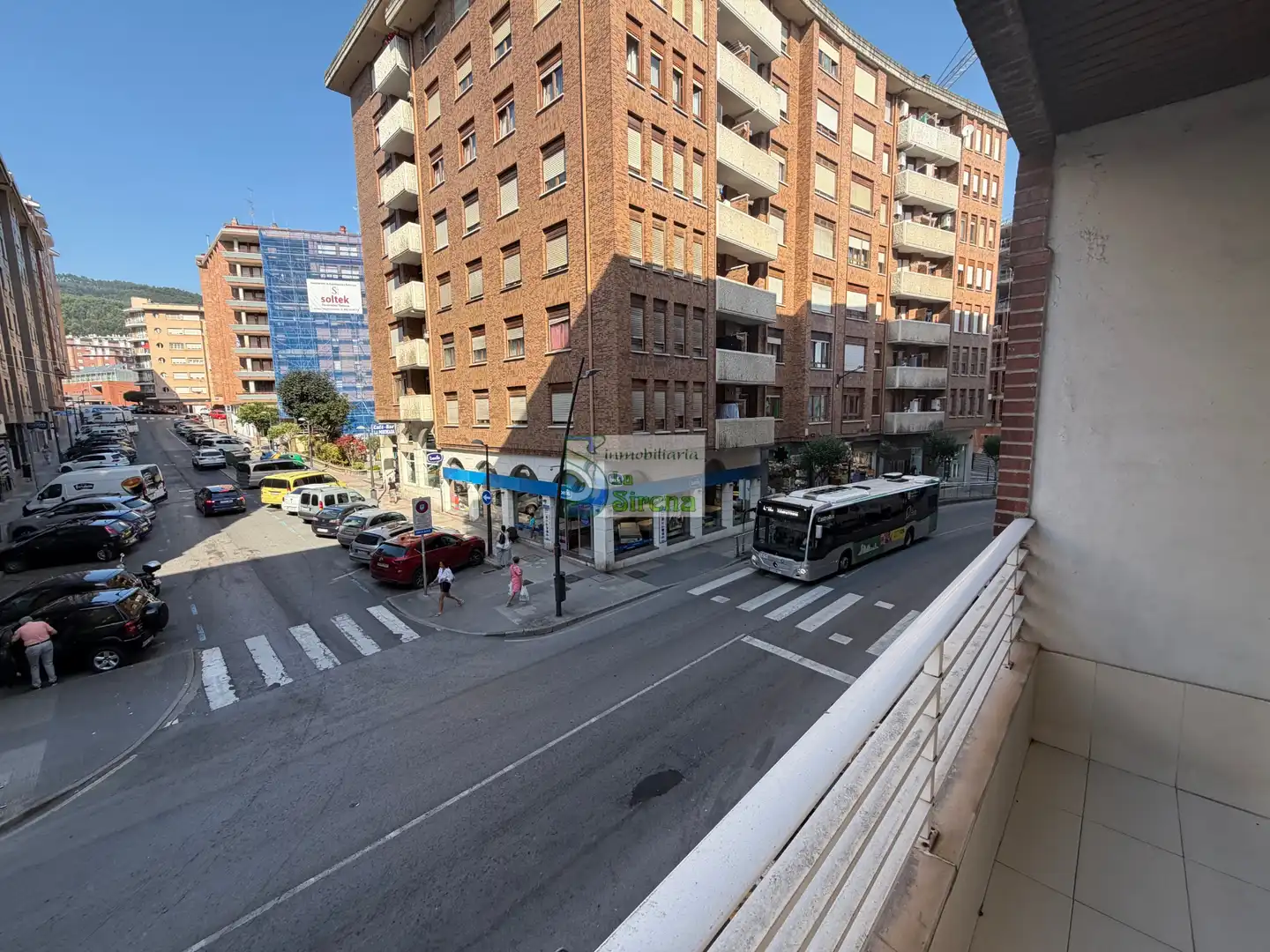 Vista exterior de Pis en venda en Castro-Urdiales amb Moblat, Forn i Rentadora