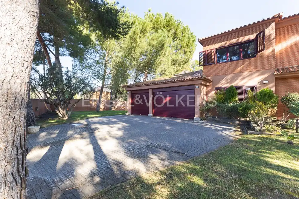 Exterior view of Houses for sale in La Pobla de Vallbona  with Air Conditioner, Heating and Private garden