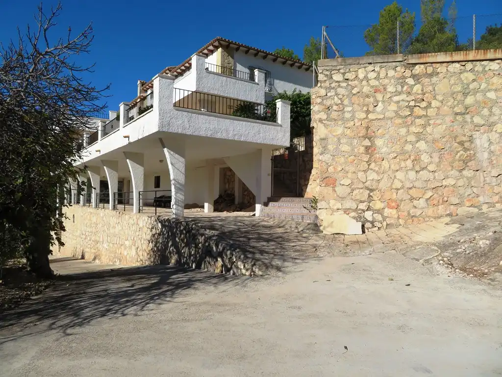 Vista exterior de Casa o xalet en venda en L'Atzúbia amb Jardí privat, Terrassa i Traster