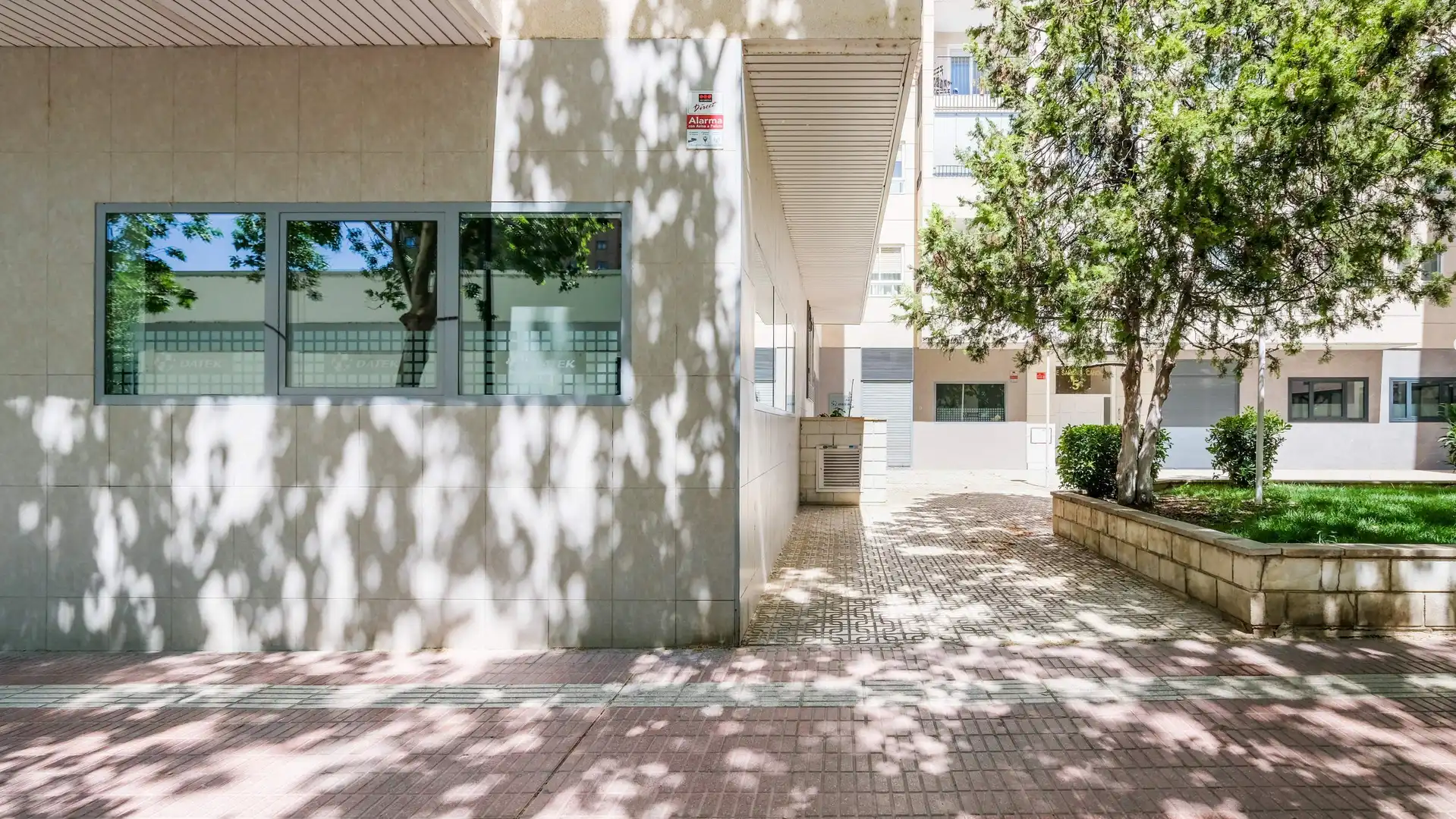 Außenansicht von Büro zum Verkauf in Zaragoza mit Klimaanlage