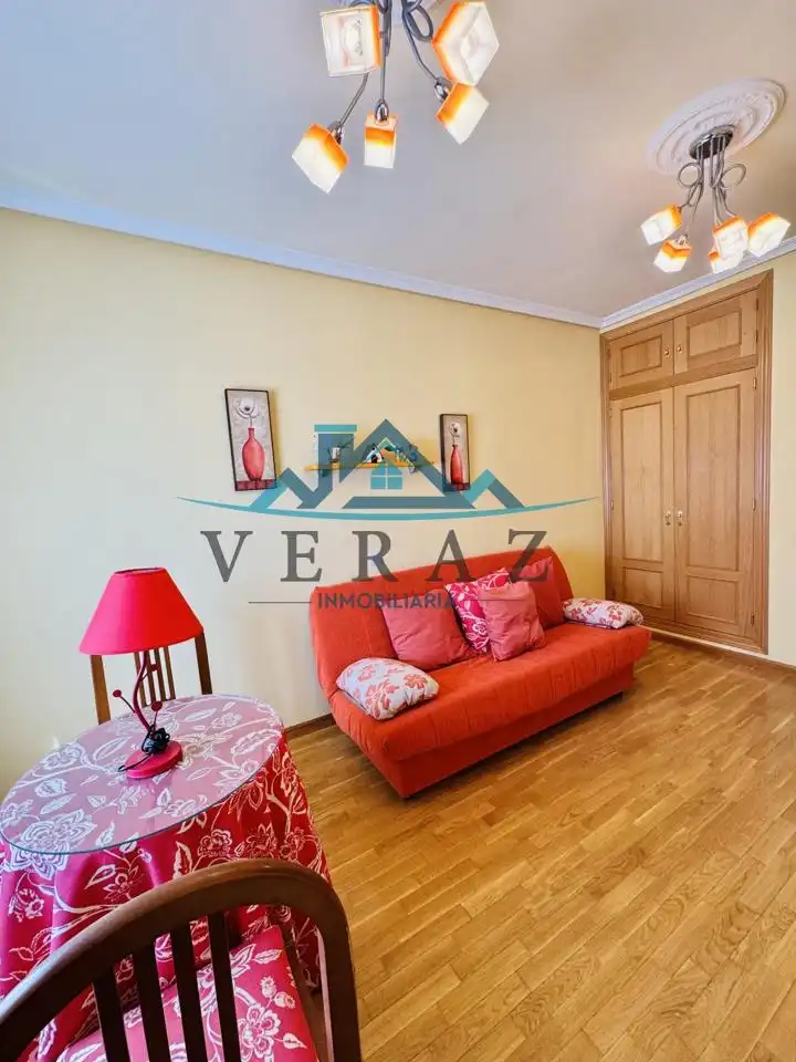Sala d'estar de Casa o xalet en venda en Talavera de la Reina amb Aire condicionat, Calefacció i Jardí privat
