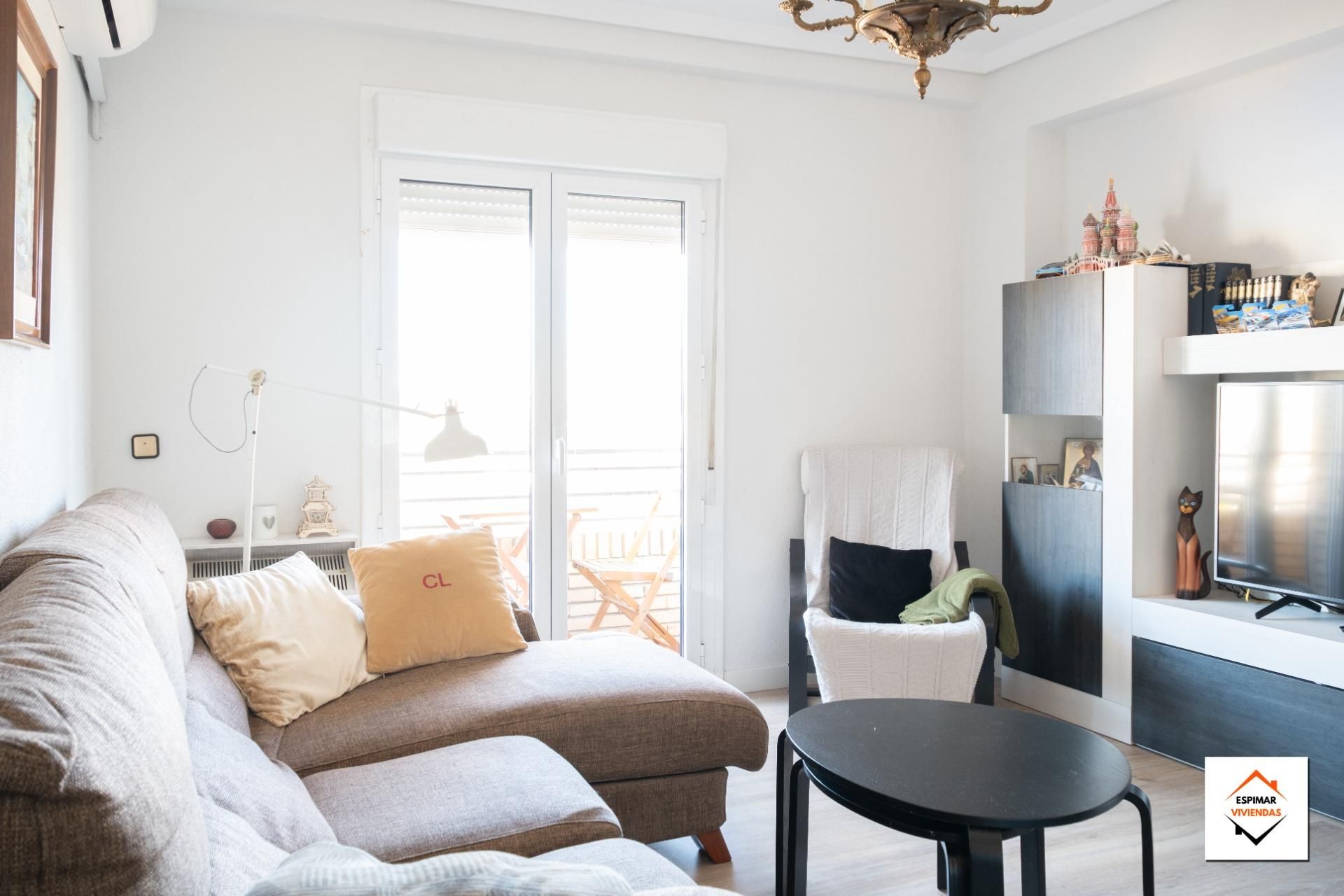 Living room of Flat for sale in  Zaragoza Capital  with Heating and Private garden