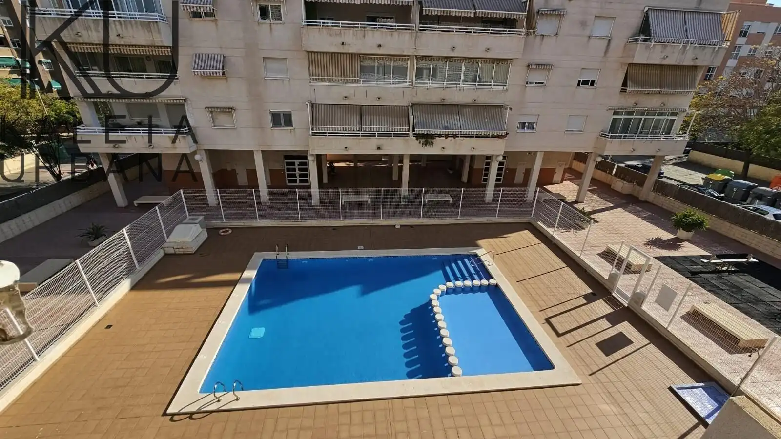 Piscina de Pis en venda en Alicante / Alacant amb Aire condicionat, Terrassa i Balcó