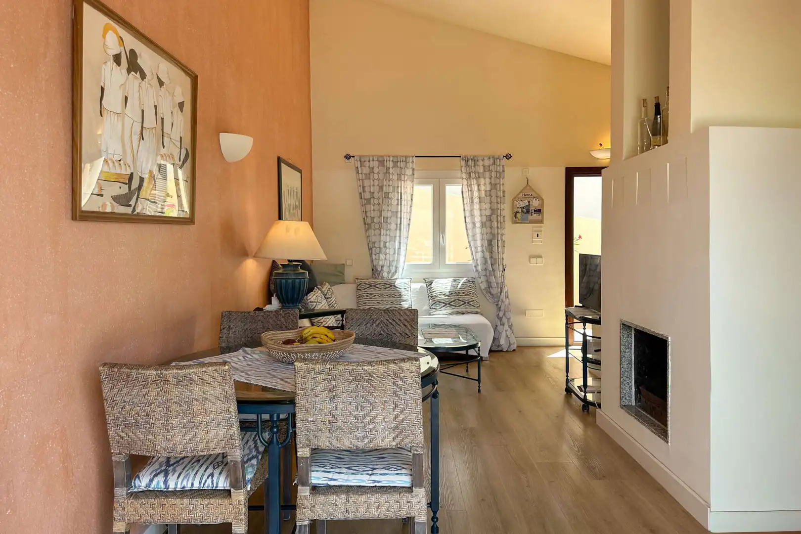 Sala d'estar de Casa adosada en venda en Capdepera amb Terrassa, Moblat i Balcó