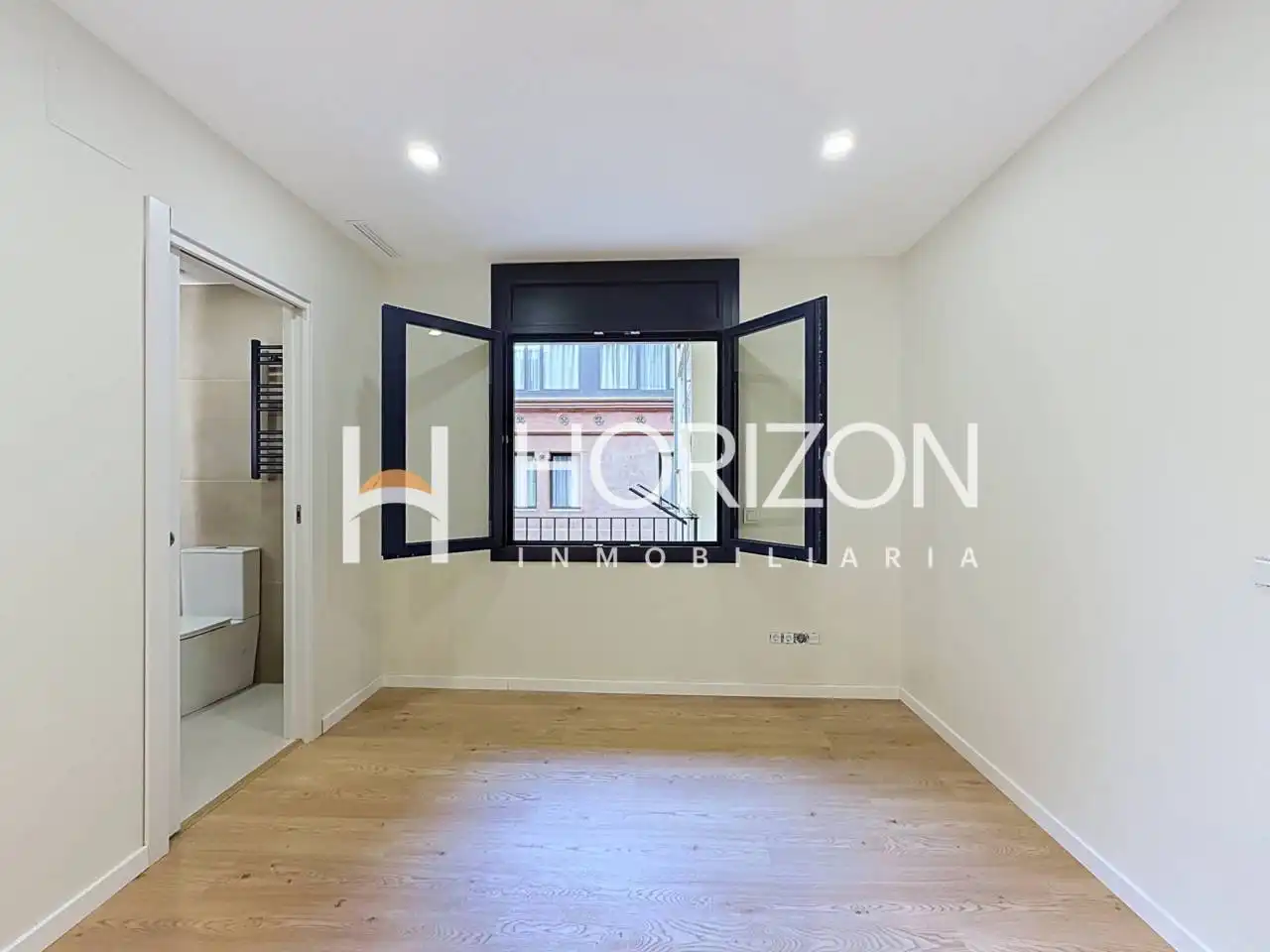 Schlafzimmer von Wohnung zum Verkauf in Barcelona mit Klimaanlage, Heizung und Parkett