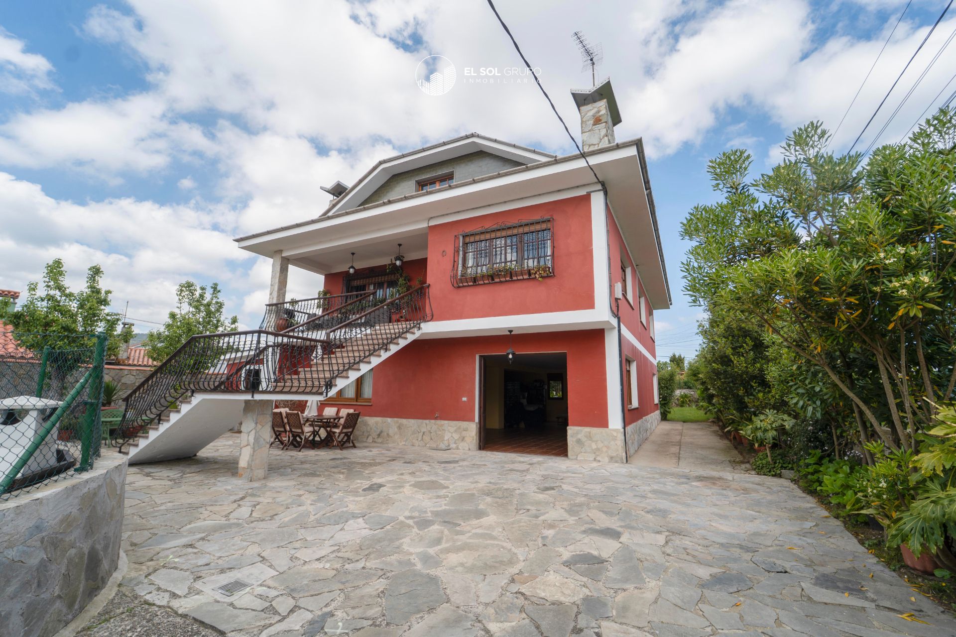 Vista exterior de Casa o xalet en venda en Muros de Nalón amb Calefacció, Jardí privat i Parquet
