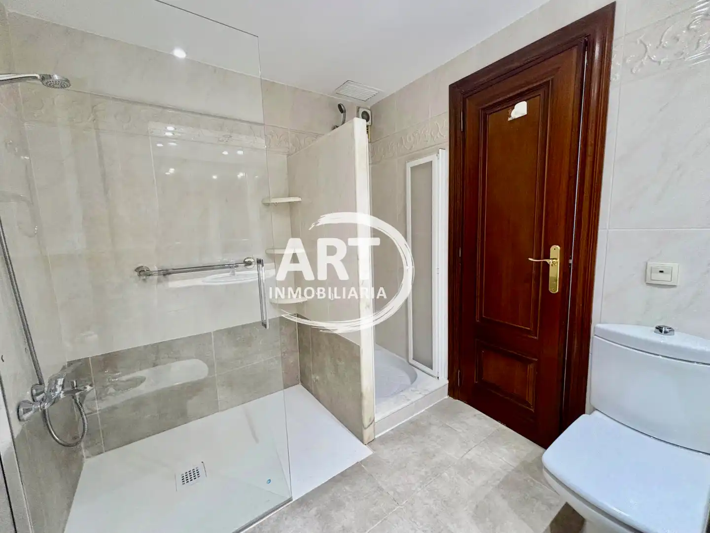 Baño de Piso en venta en Valencia con Aire acondicionado, Calefacción y Terraza