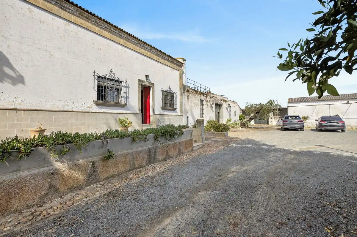 Finca rústica en venta en C. Pablo Picasso, Lora del Río