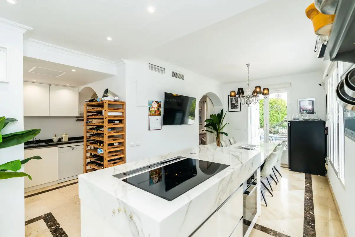 Kitchen of Commercial properties for sale in Istán, Málaga