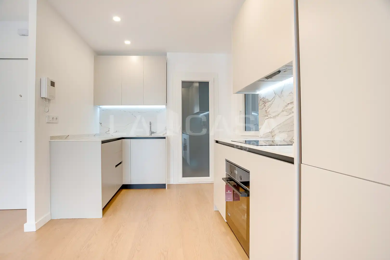 Cocina de Piso en venta en Barcelona con Calefacción y Balcón