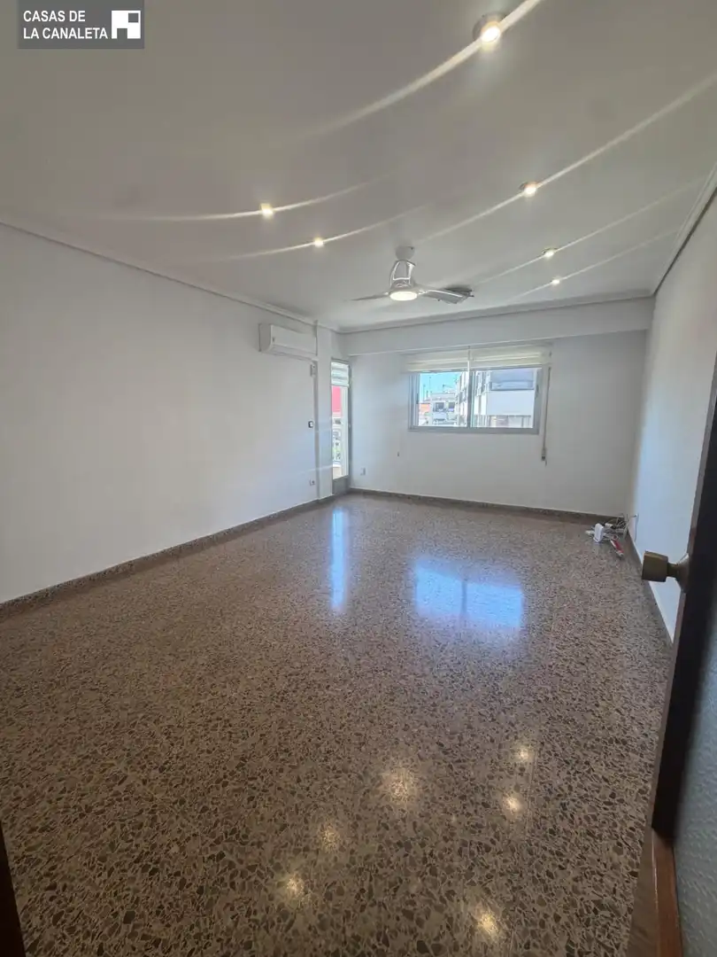 Sala de estar de Piso en venta en Valencia con Aire acondicionado y Balcón