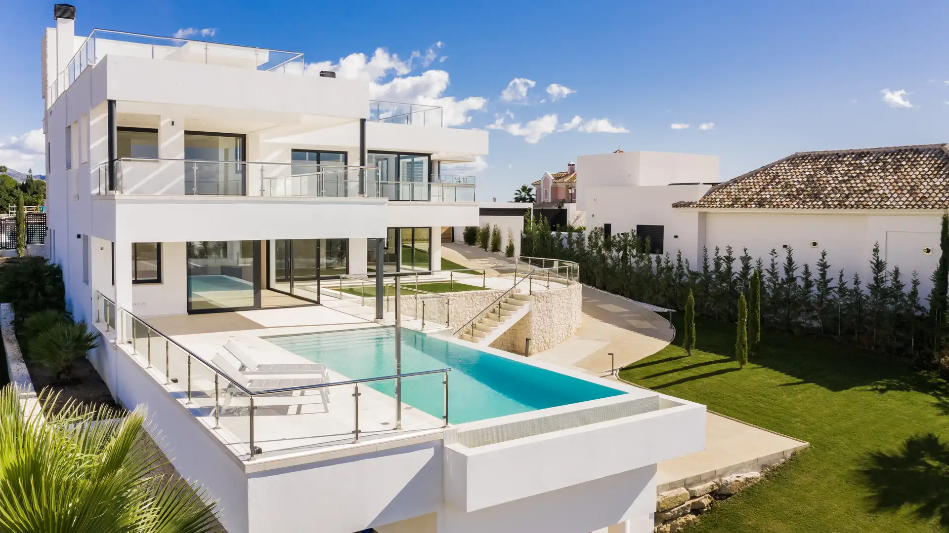 Villa con terrazza in vendita a Nueva Andalucía