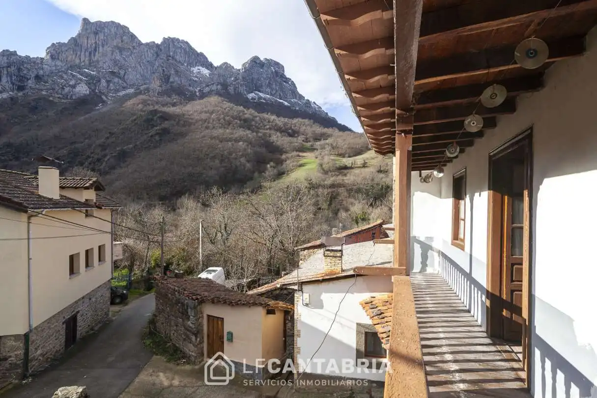 Exterior view of Houses for sale in Vega de Liébana