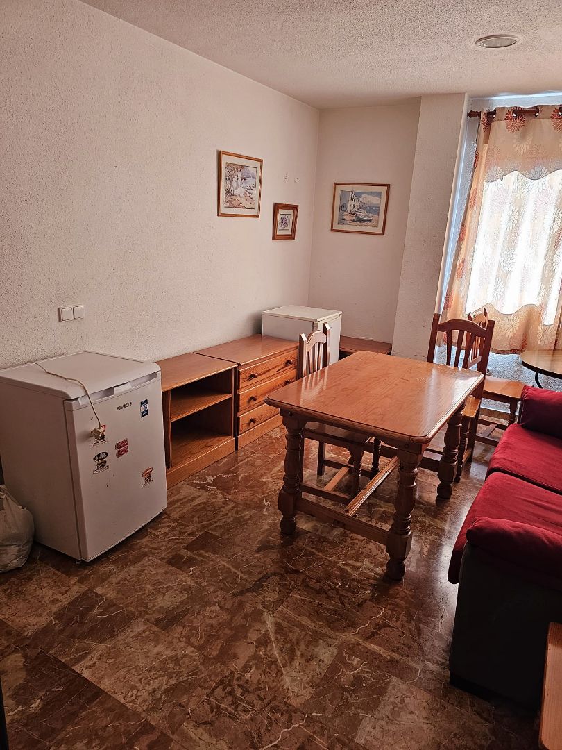Apartamento de alquiler en Calle del Cardenal Marcelo Spínola, El Valle - Universidad