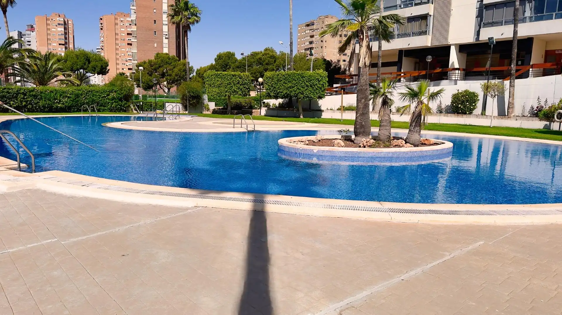 Piscina de Piso en venta en Benidorm con Aire acondicionado, Jardín privado y Terraza