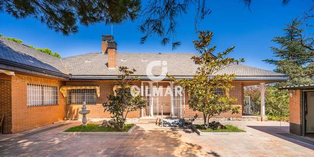 Casa-chalet en Venta en Avenida Principal en Valdelagua