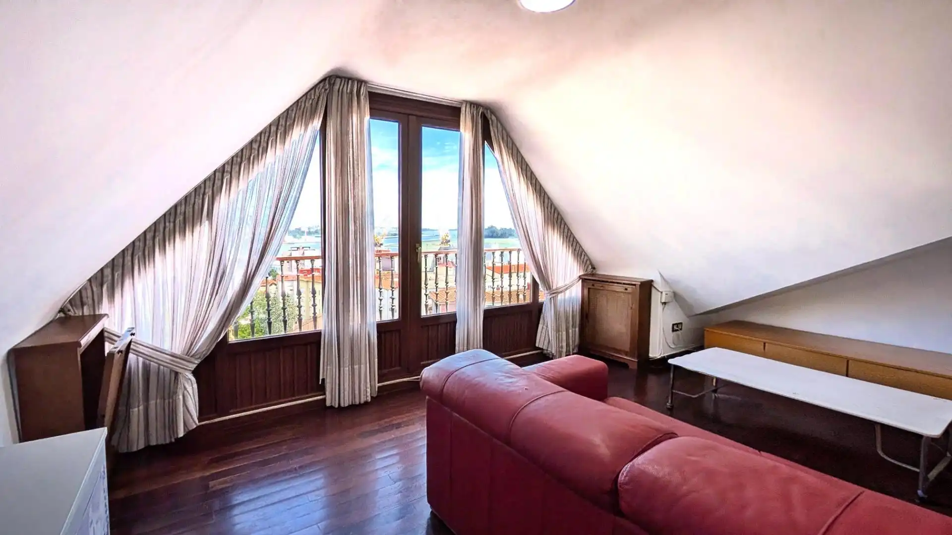 Sala de estar de Dúplex en venta en El Astillero   con Calefacción, Terraza y Trastero
