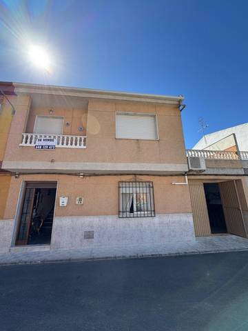 Casa-chalet en Venta en Calle Flor de Pascua en Alcaudete