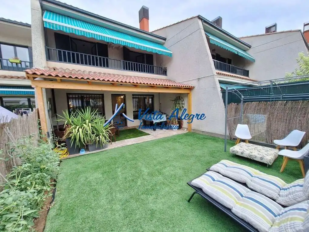 Terrasse von Einfamilien-Reihenhaus zum Verkauf in Haro mit Klimaanlage, Heizung und Terrasse