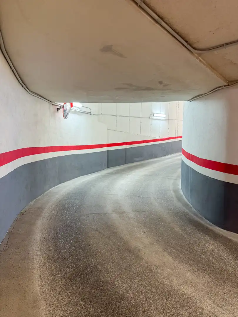 Parkplatz von Wohnung zum Verkauf in Valencia mit Klimaanlage, Abstellraum und Schwimmbad