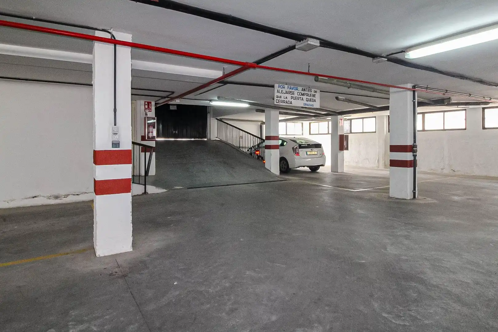 Parking de Piso en venta en Motril con Terraza y Piscina comunitaria