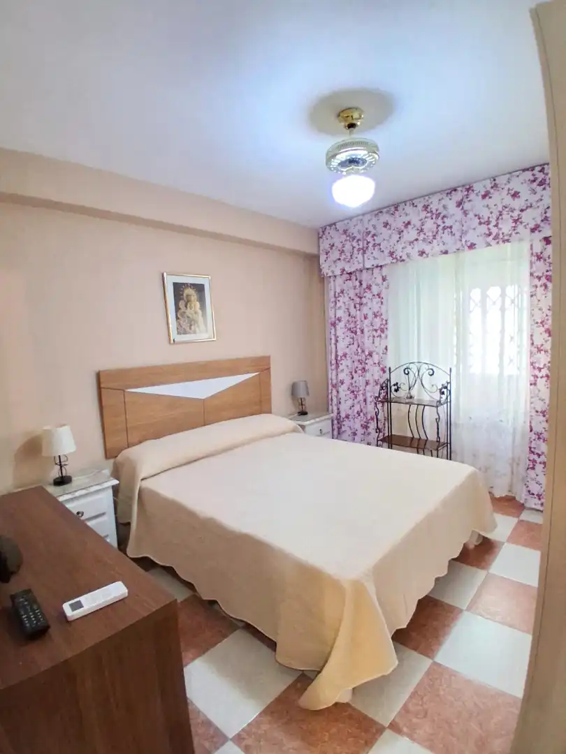 Bedroom of Flat for rent in Sevilla  with Air Conditioner, Furnished and Oven