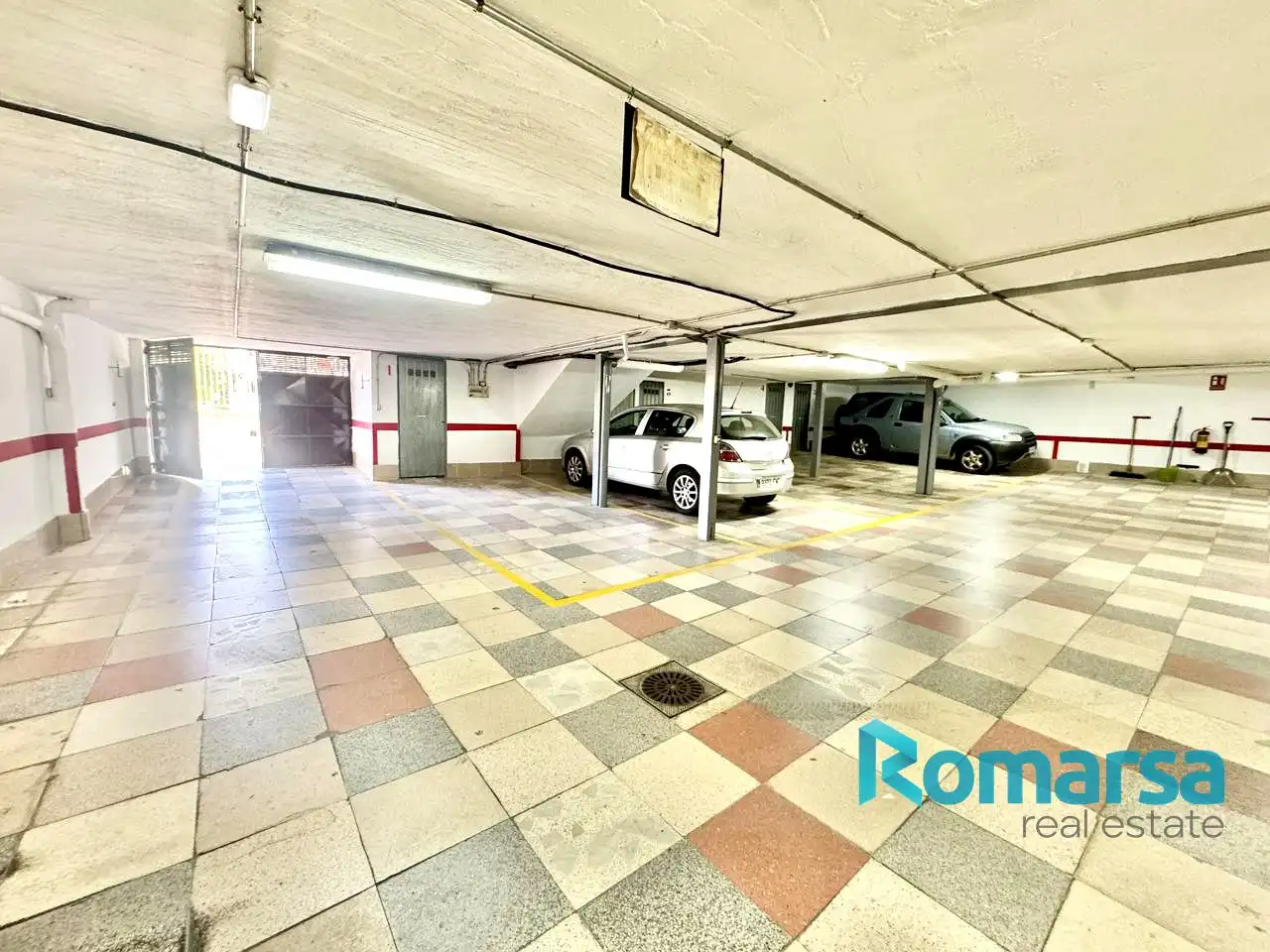 Parking de Piso en venta en Ávila con Calefacción, Parquet y Trastero